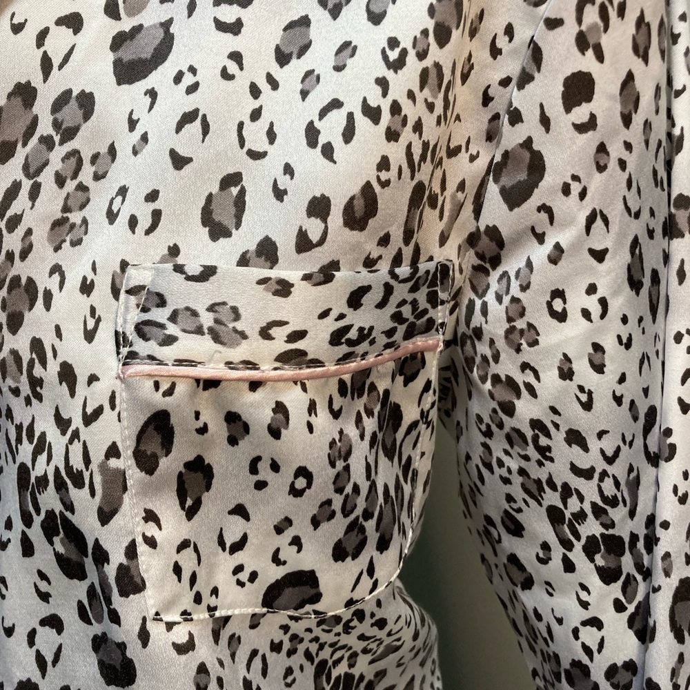 Sara Beth Leopard Print Pajama Top M cozy comfort - Picture 5 of 6